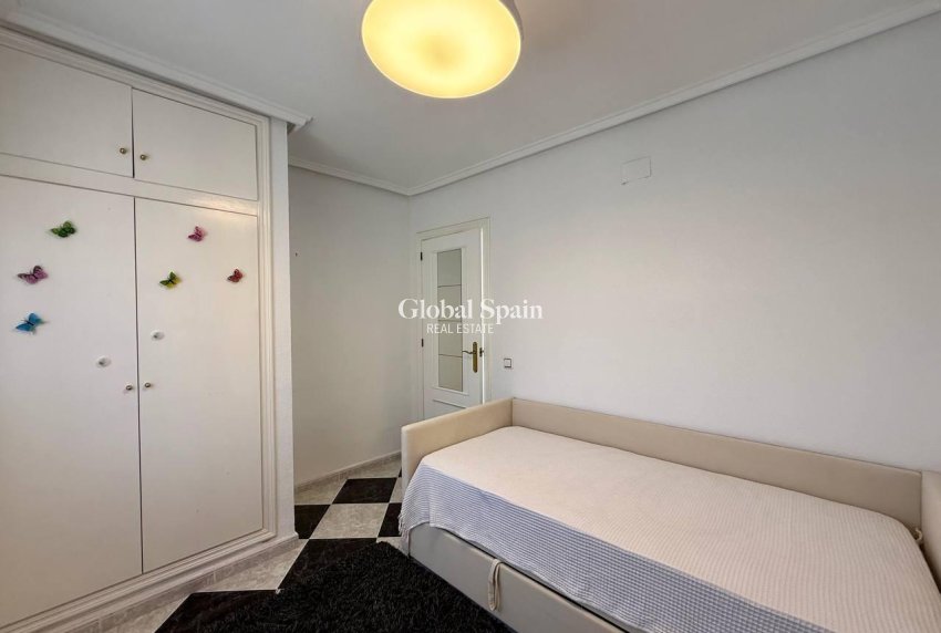 Resale - VILLA -
ORIHUELA COSTA - Playa Flamenca