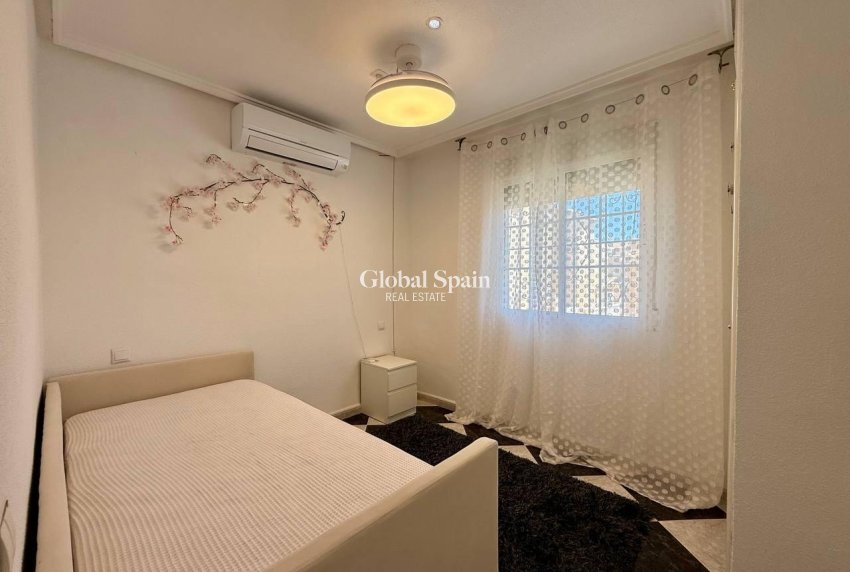 Resale - VILLA -
ORIHUELA COSTA - Playa Flamenca