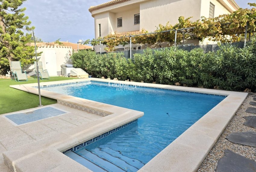 Resale - VILLA -
ORIHUELA COSTA - Playa Flamenca