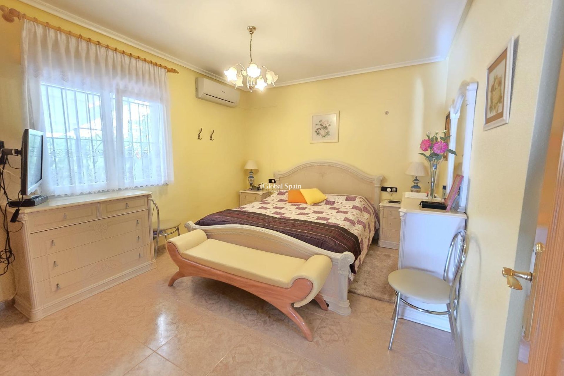 Resale - VILLA -
ORIHUELA COSTA - Playa Flamenca