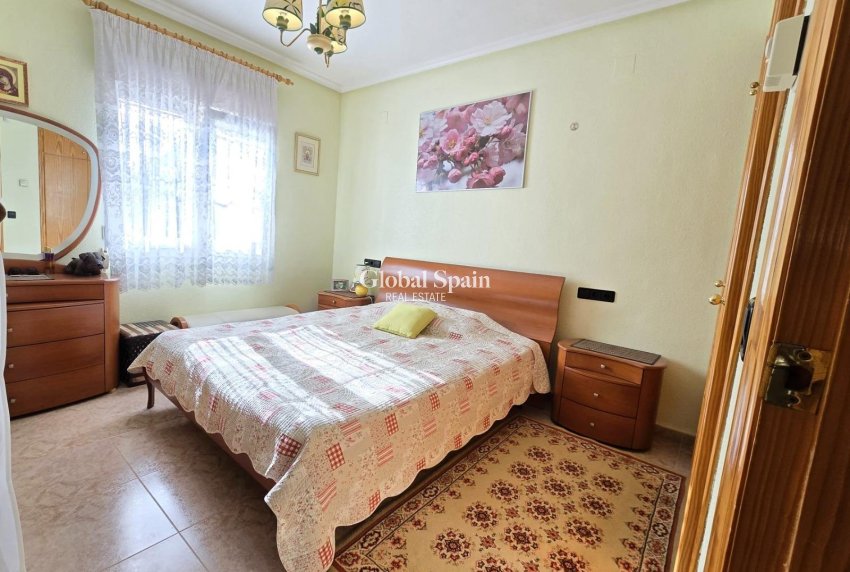 Resale - VILLA -
ORIHUELA COSTA - Playa Flamenca