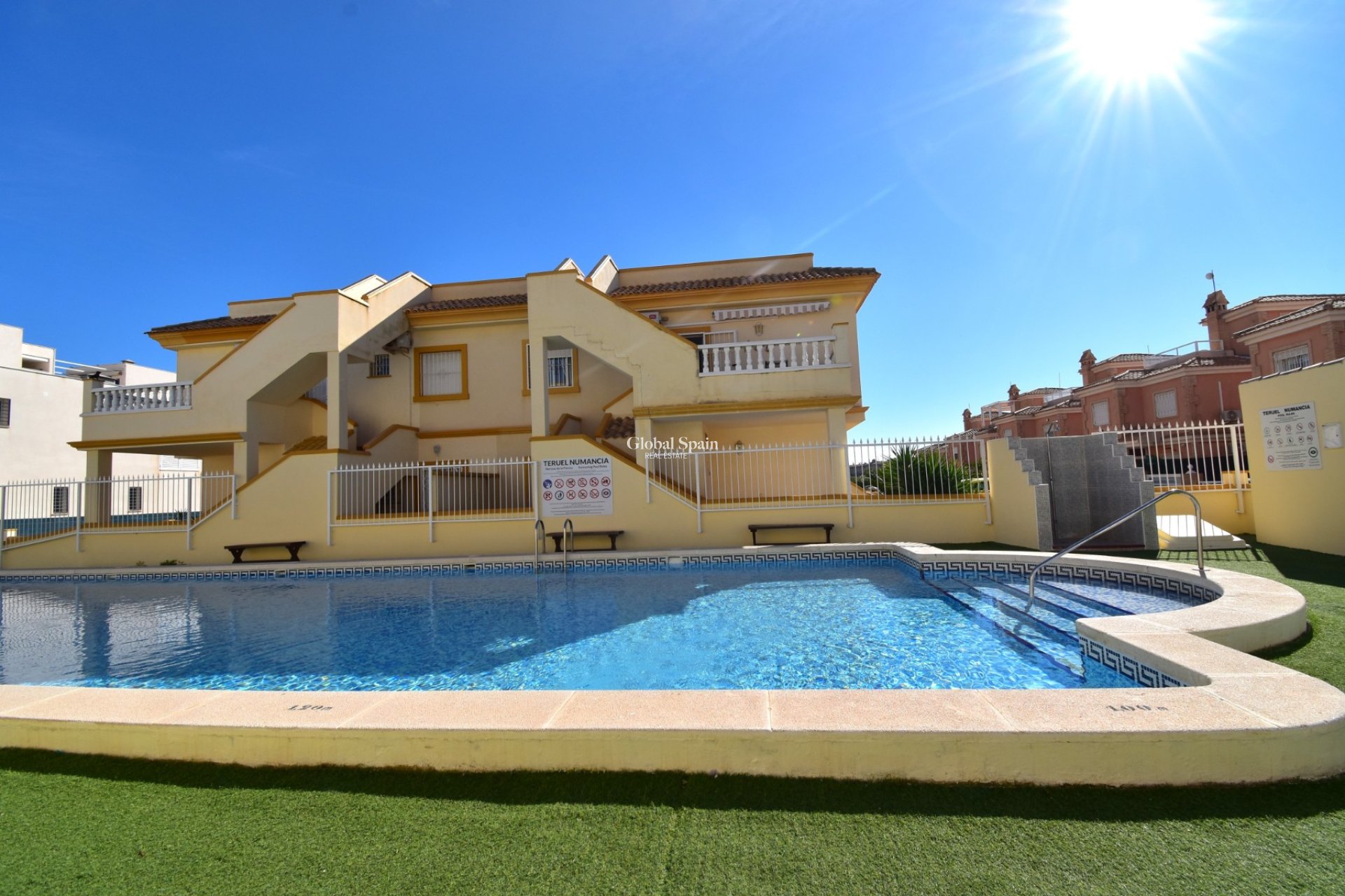 Resale - VILLA -
ORIHUELA COSTA - Playa Flamenca