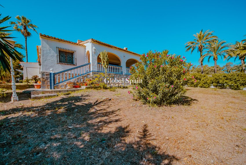 Resale - Villa -
ORIHUELA COSTA - Playa Flamenca