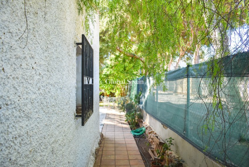 Resale - VILLA -
ORIHUELA COSTA - Punta Prima