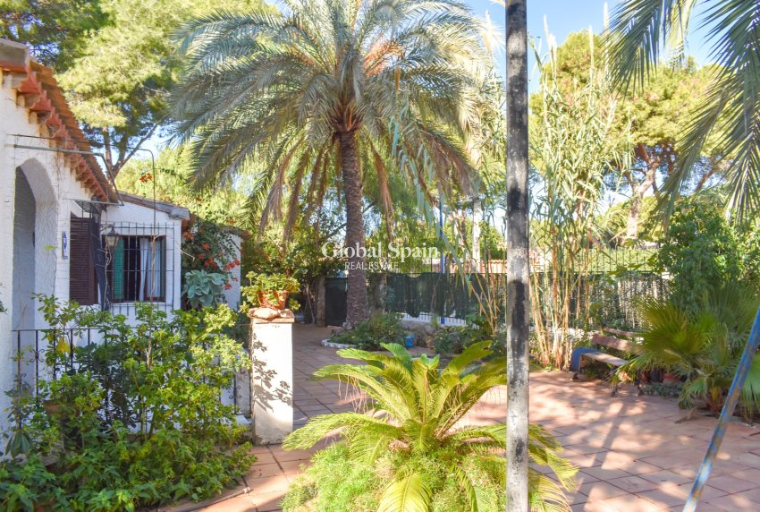 Resale - VILLA -
ORIHUELA COSTA - Punta Prima