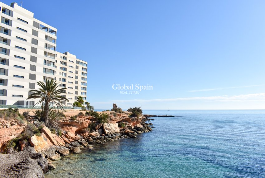 Resale - VILLA -
ORIHUELA COSTA - Punta Prima