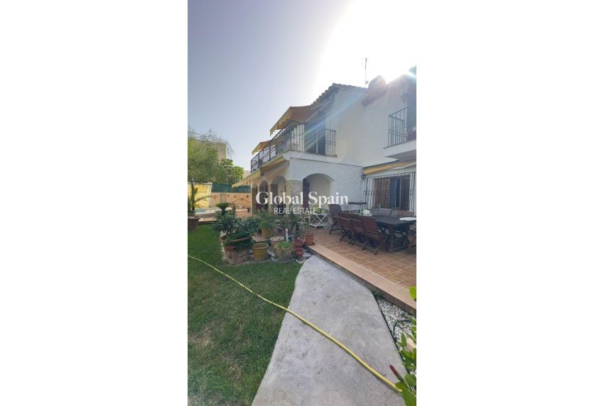 Resale - VILLA -
ORIHUELA COSTA - Punta Prima