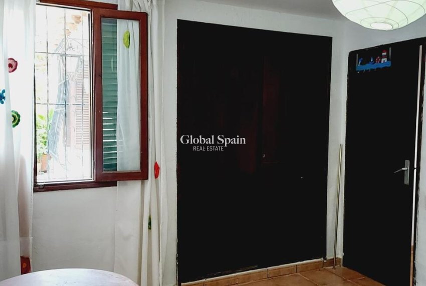 Resale - VILLA -
ORIHUELA COSTA - Punta Prima