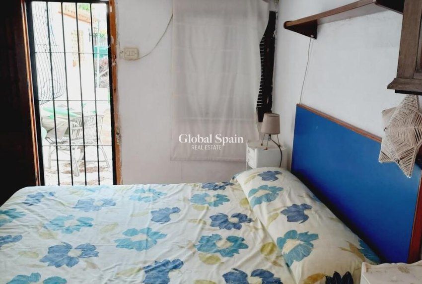 Resale - VILLA -
ORIHUELA COSTA - Punta Prima