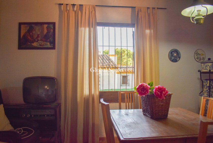 Resale - VILLA -
ORIHUELA COSTA - Punta Prima