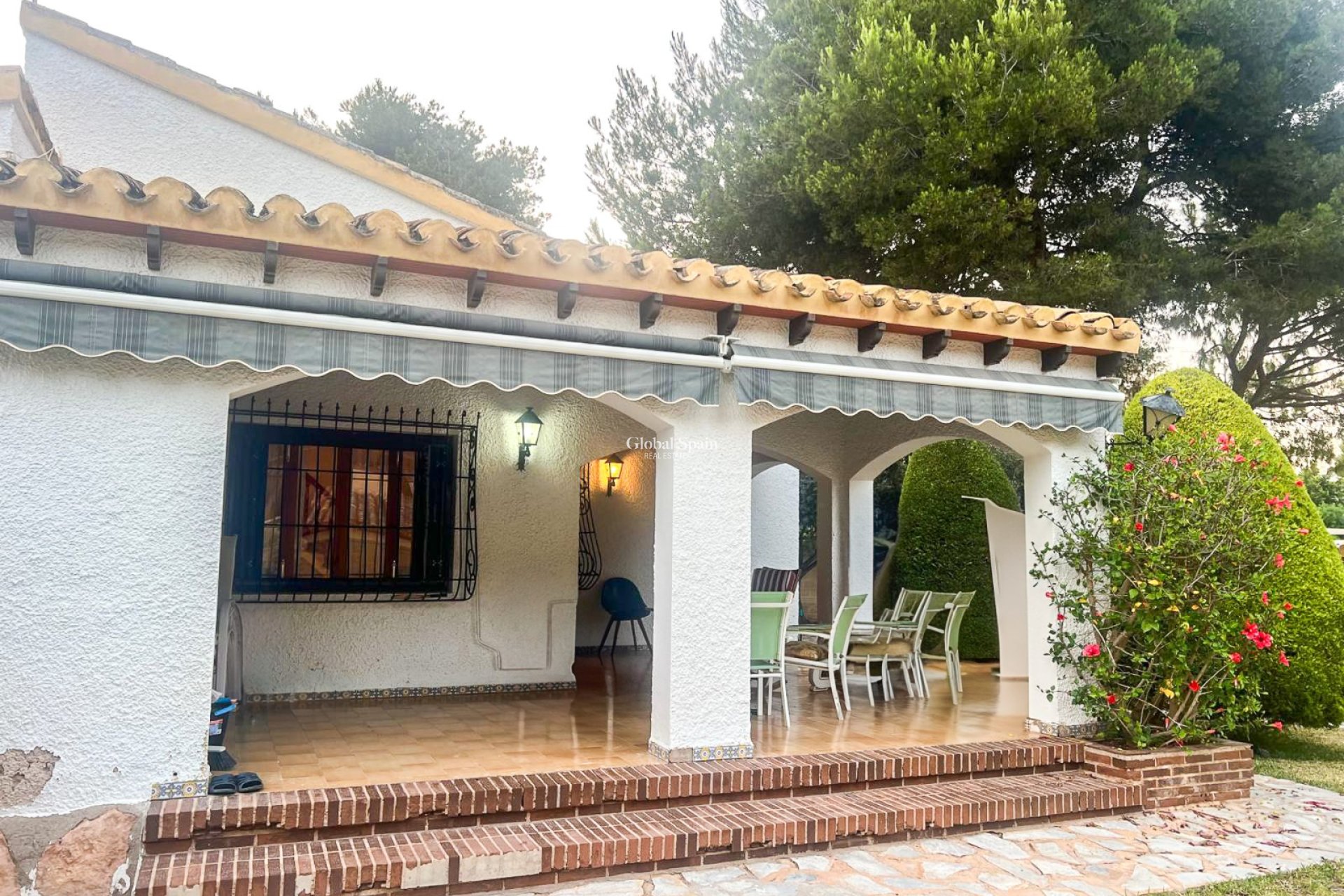 Resale - VILLA -
ORIHUELA COSTA - Punta Prima