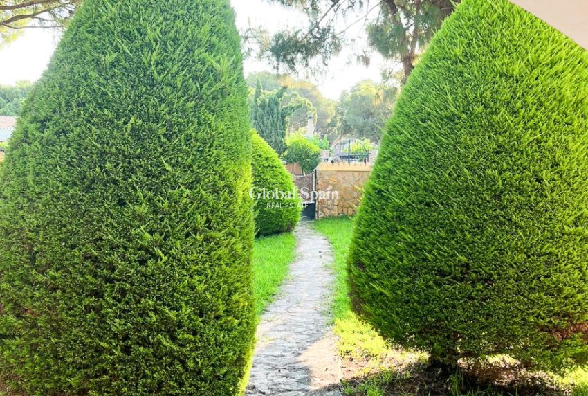 Resale - VILLA -
ORIHUELA COSTA - Punta Prima