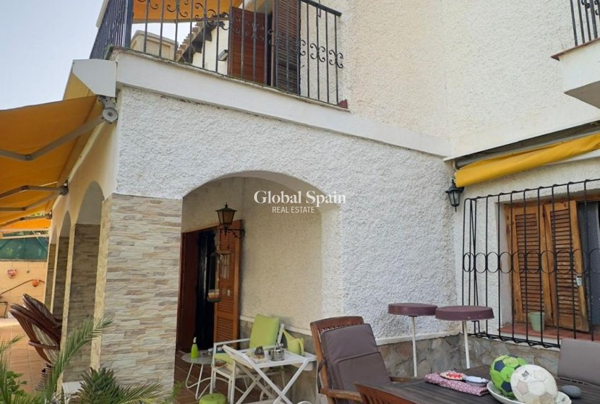 Resale - VILLA -
ORIHUELA COSTA - Punta Prima