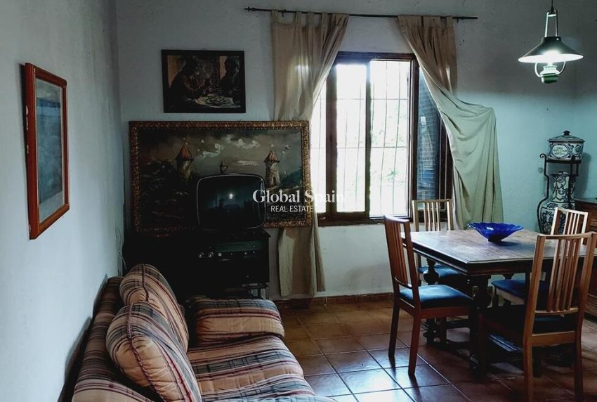 Resale - VILLA -
ORIHUELA COSTA - Punta Prima