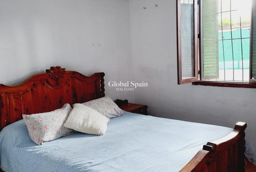 Resale - VILLA -
ORIHUELA COSTA - Punta Prima