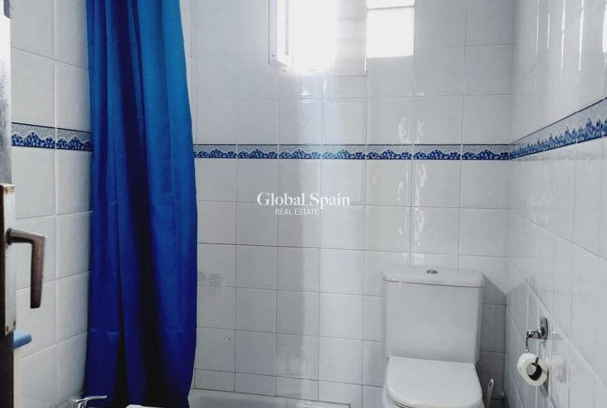 Resale - VILLA -
ORIHUELA COSTA - Punta Prima