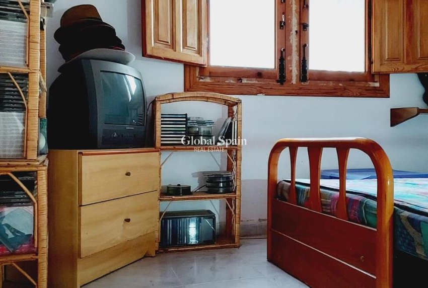 Resale - VILLA -
ORIHUELA COSTA - Punta Prima