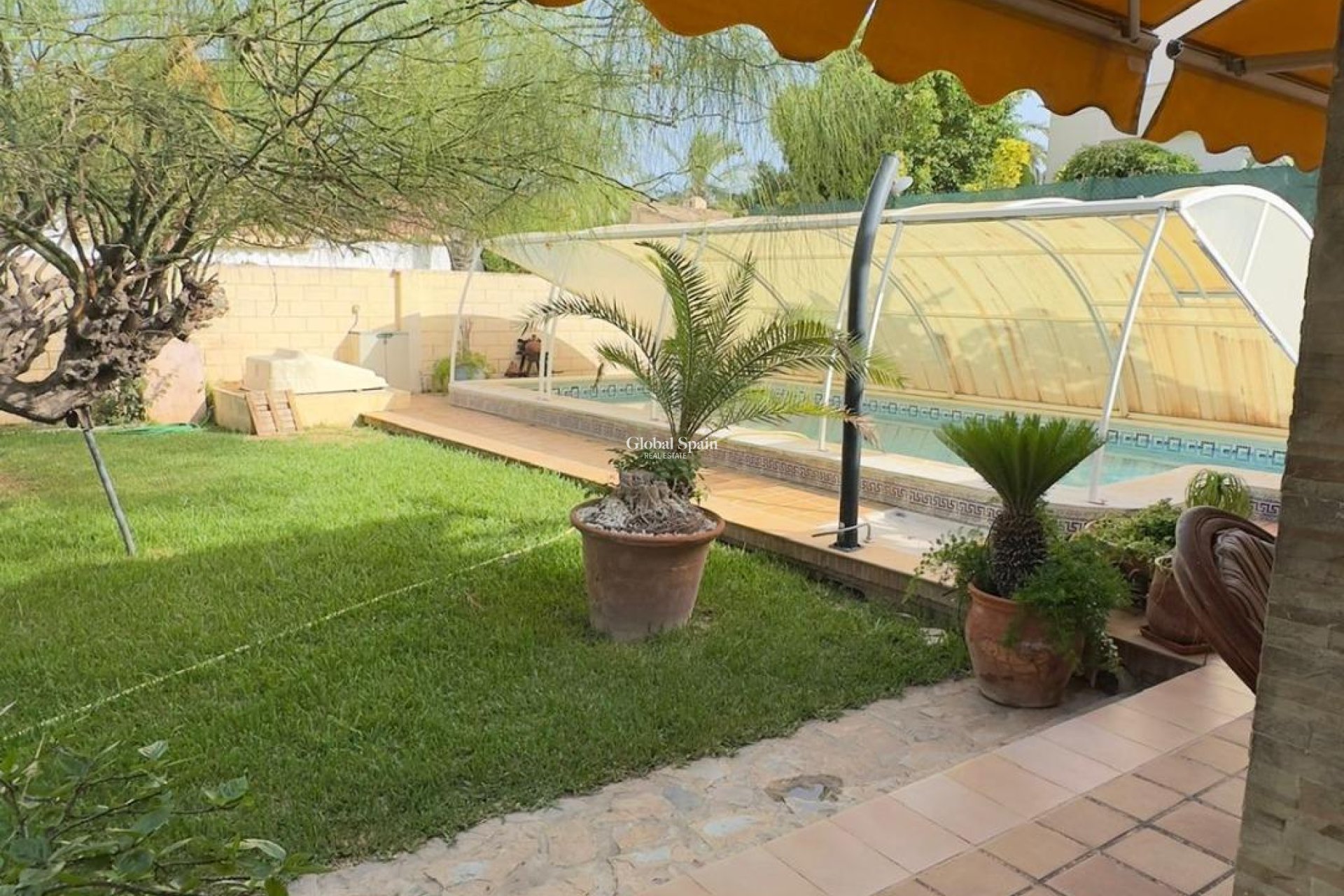 Resale - VILLA -
ORIHUELA COSTA - Punta Prima