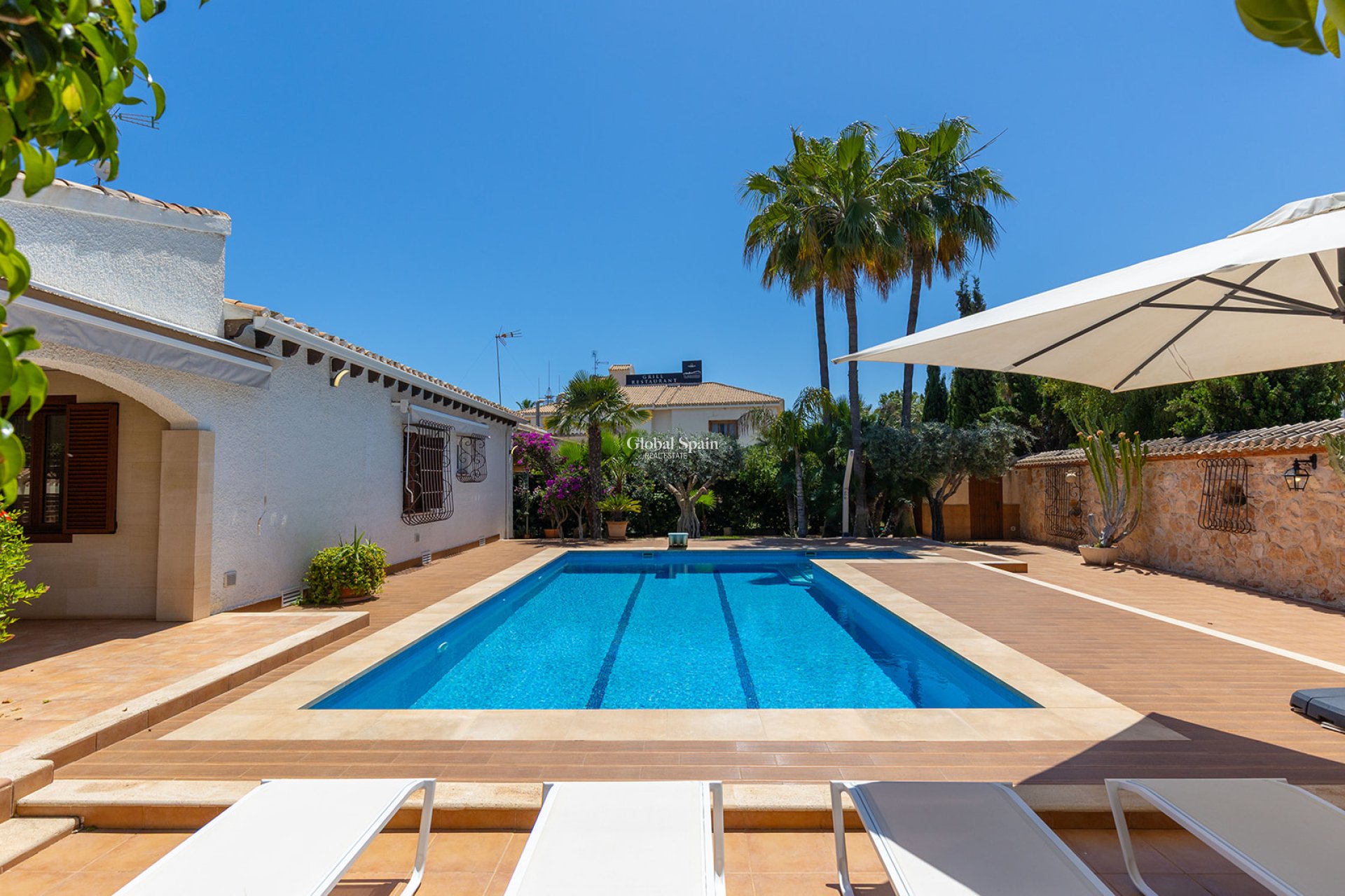 Resale - Villa -
ORIHUELA COSTA - Punta Prima