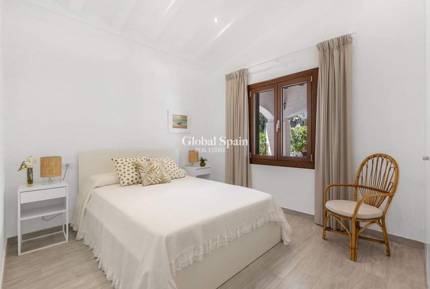 Resale - Villa -
ORIHUELA COSTA - Punta Prima