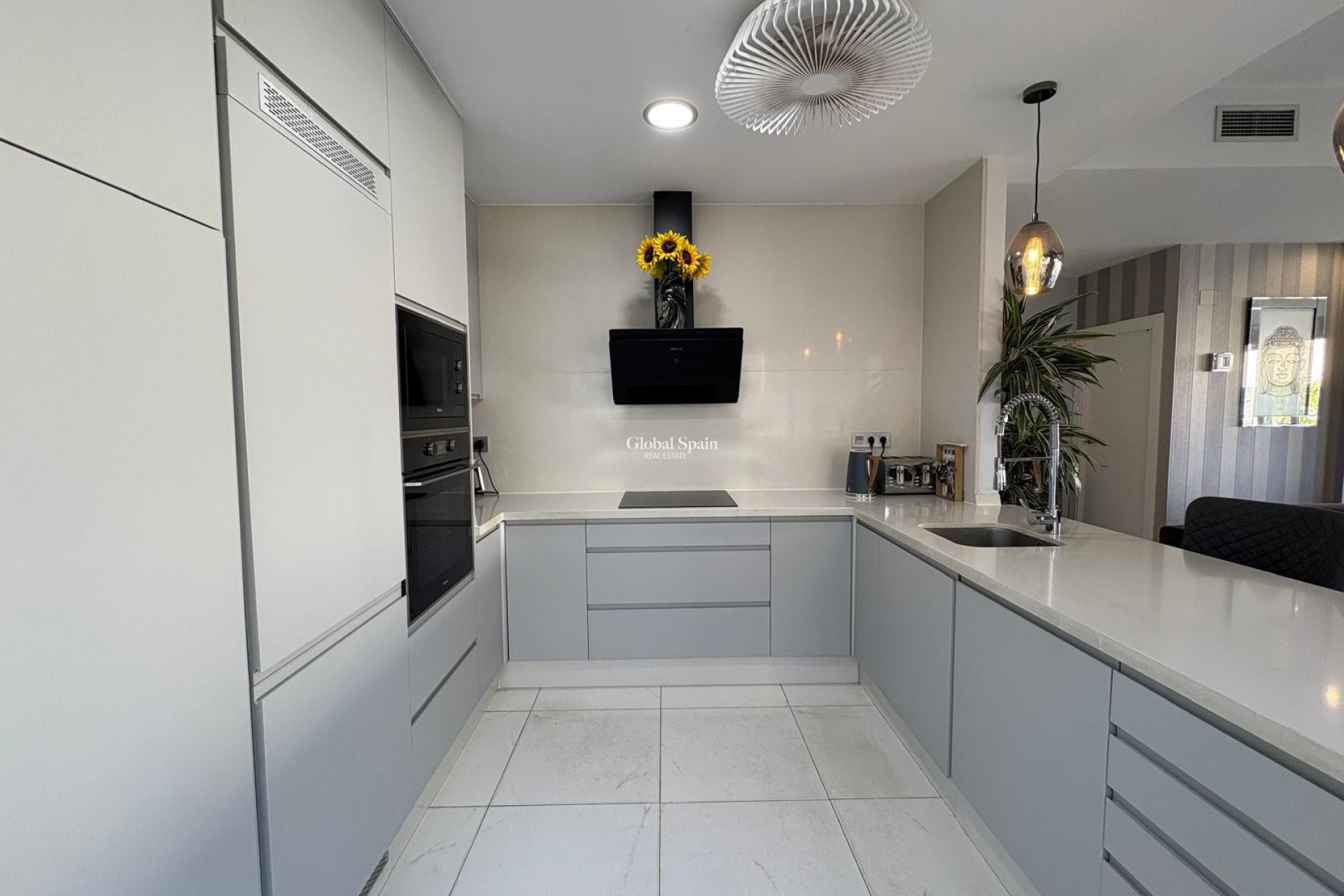 Resale - Villa -
ORIHUELA COSTA - VILLAMARTÍN