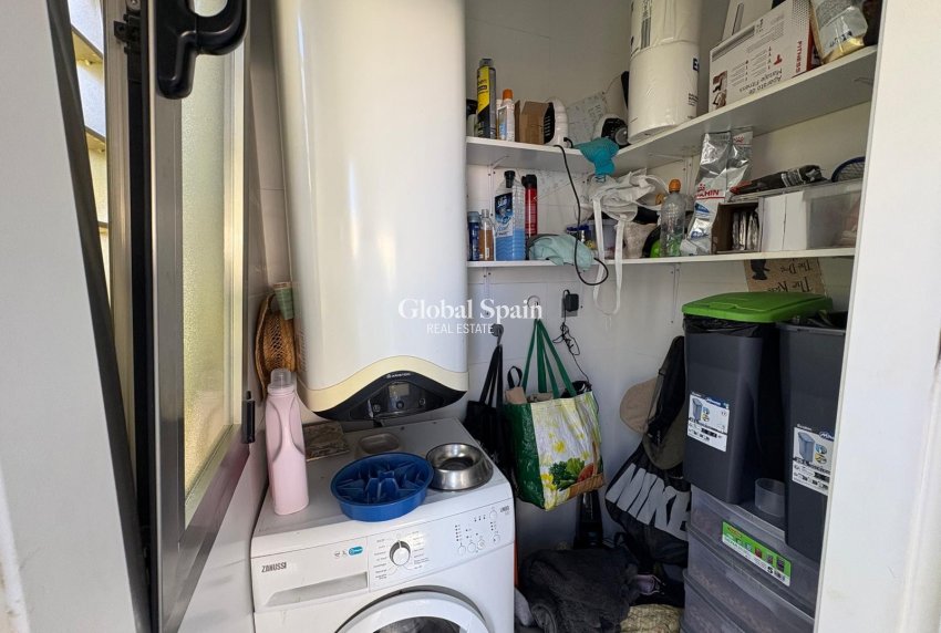 Resale - Villa -
ORIHUELA COSTA - VILLAMARTÍN