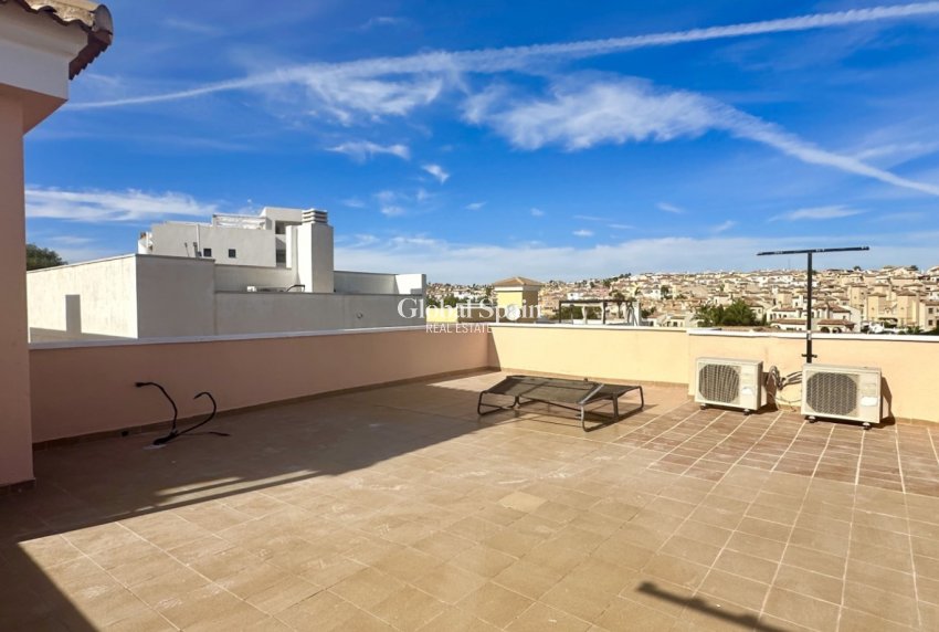 Resale - Villa -
ORIHUELA COSTA - VILLAMARTÍN