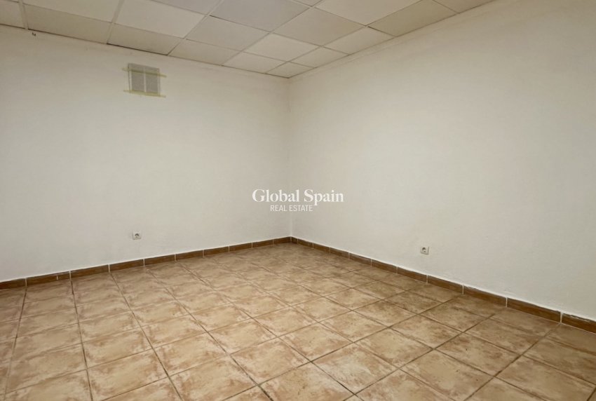 Resale - Villa -
ORIHUELA COSTA - VILLAMARTÍN