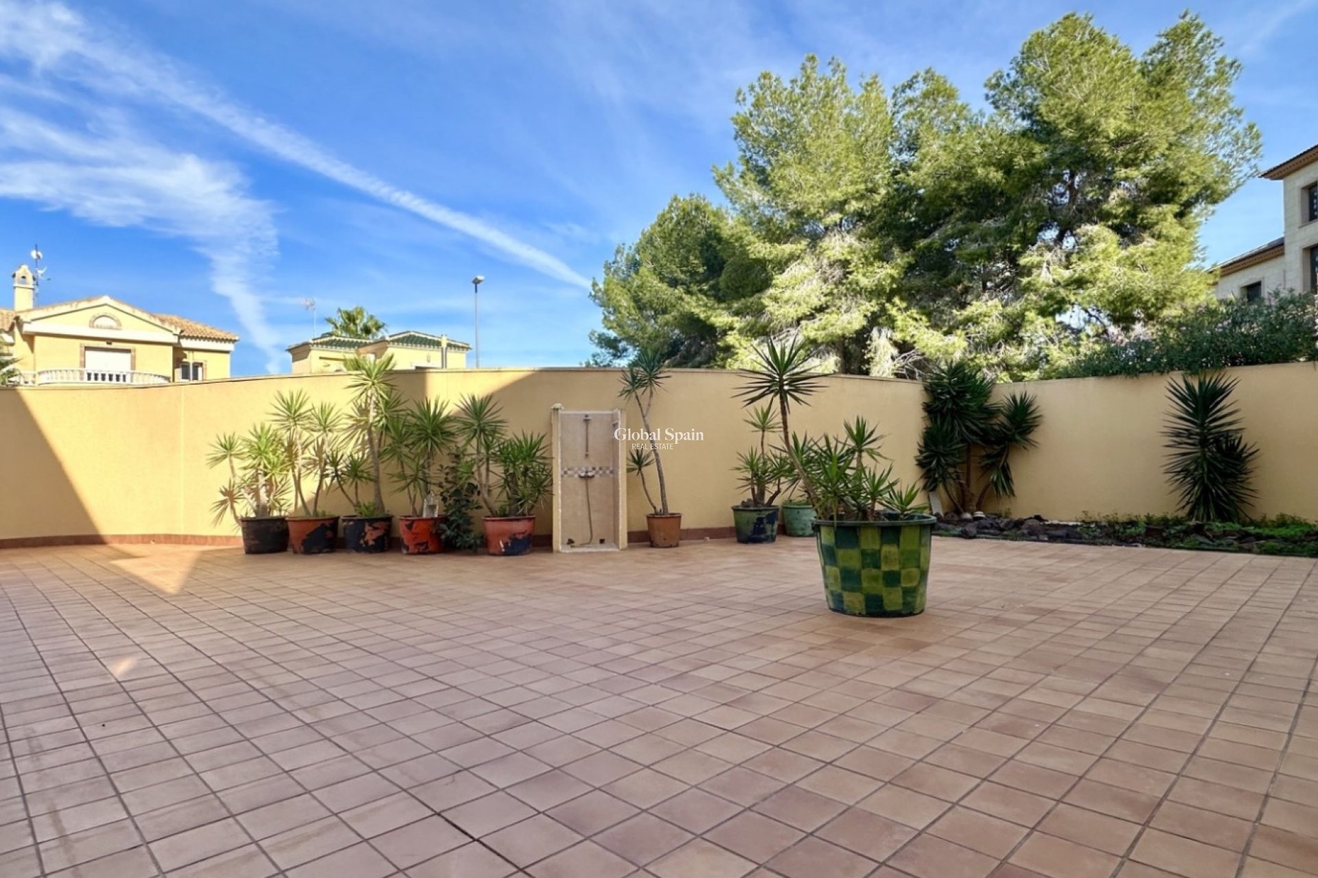 Resale - Villa -
ORIHUELA COSTA - VILLAMARTÍN