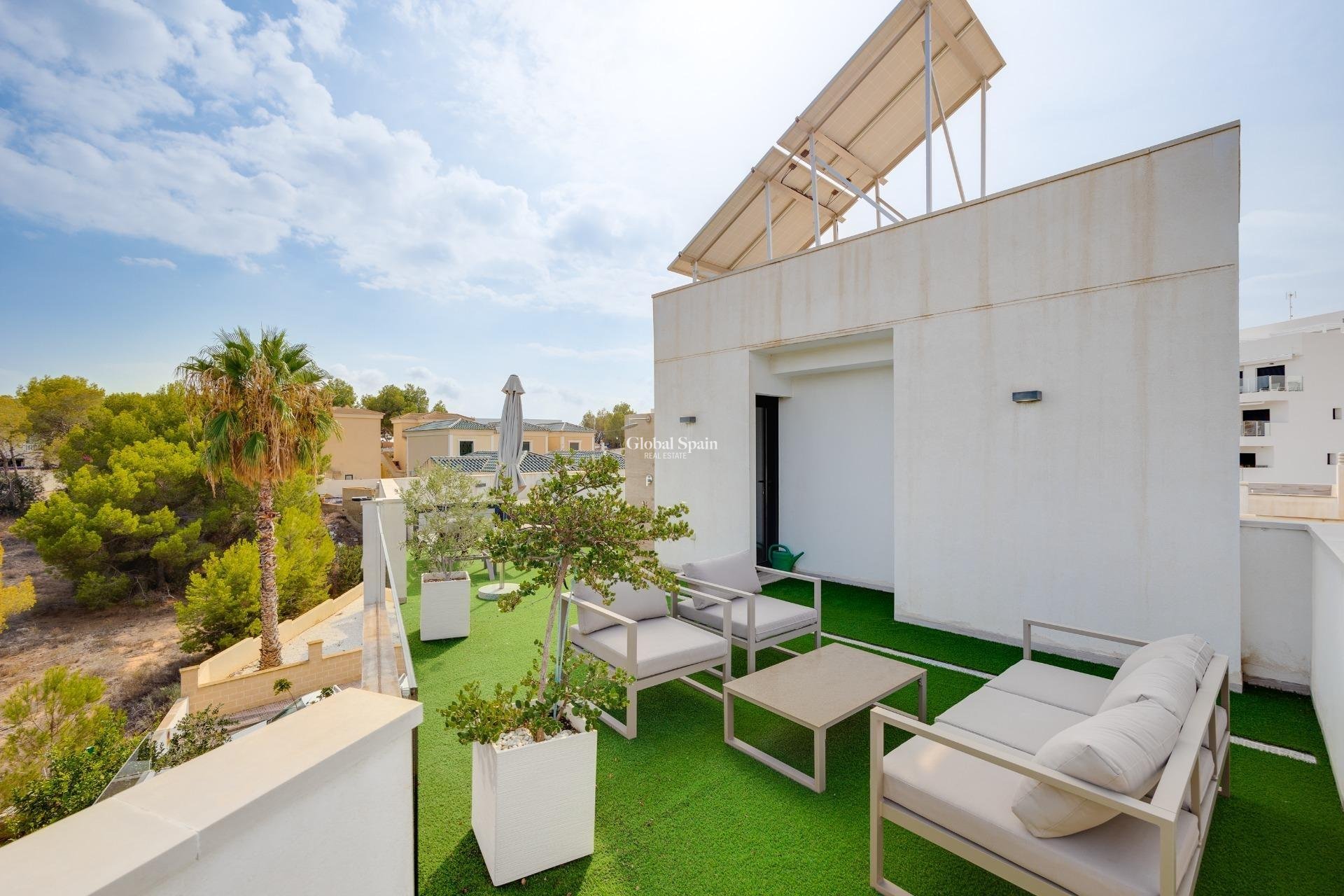 Resale - Villa -
ORIHUELA COSTA - VILLAMARTÍN