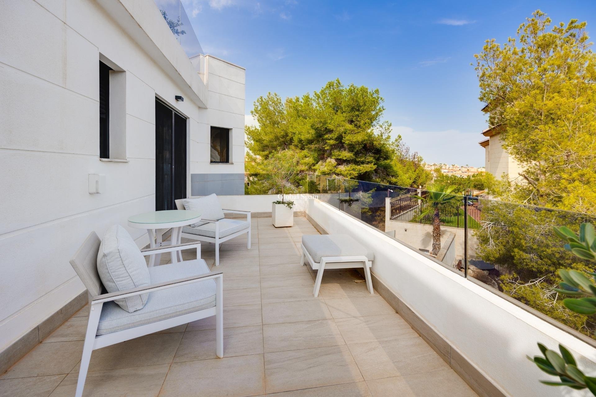 Resale - Villa -
ORIHUELA COSTA - VILLAMARTÍN