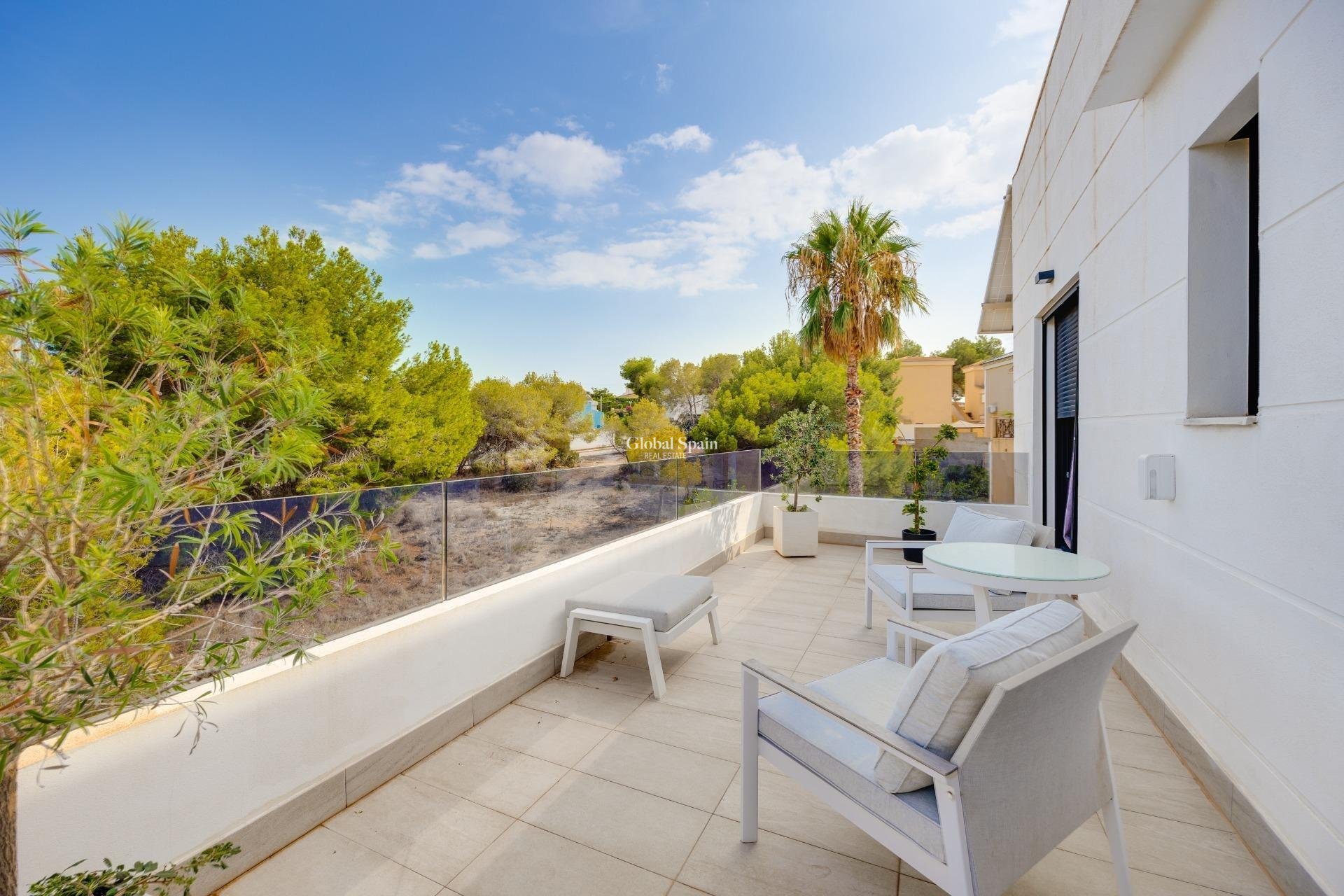 Resale - Villa -
ORIHUELA COSTA - VILLAMARTÍN