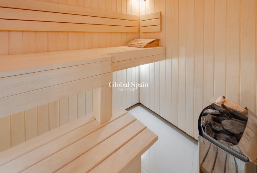 Resale - Villa -
ORIHUELA COSTA - VILLAMARTÍN