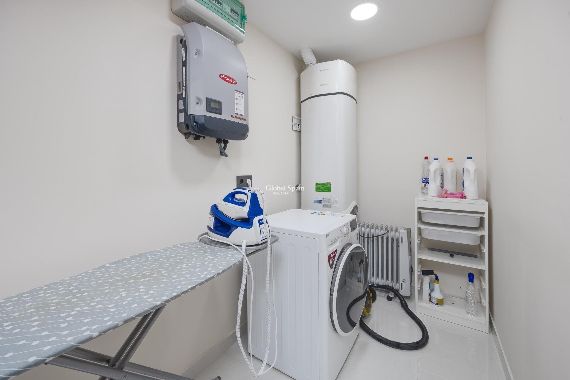 Resale - Villa -
ORIHUELA COSTA - VILLAMARTÍN