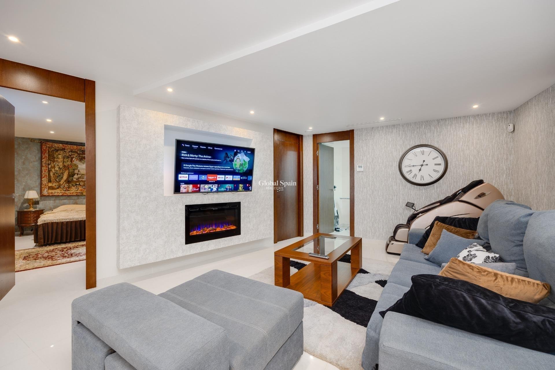 Resale - Villa -
ORIHUELA COSTA - VILLAMARTÍN