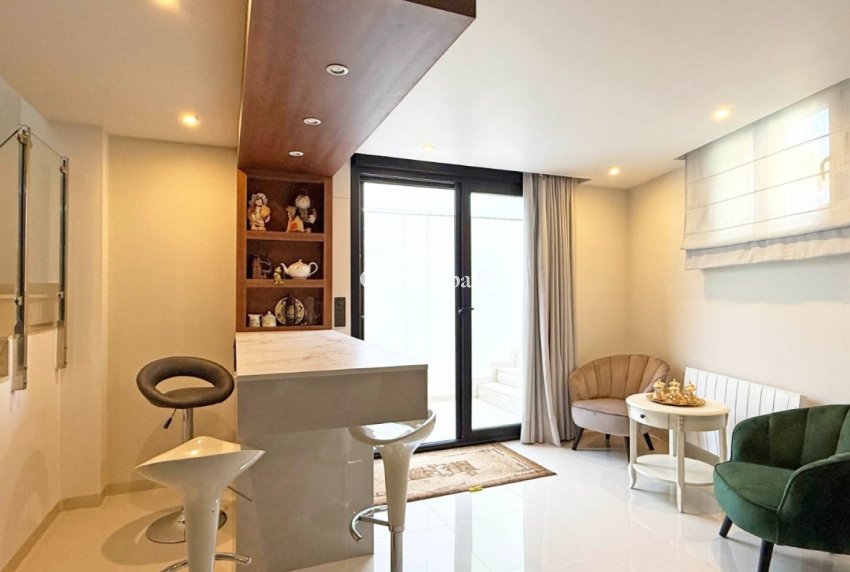 Resale - Villa -
ORIHUELA COSTA - VILLAMARTÍN