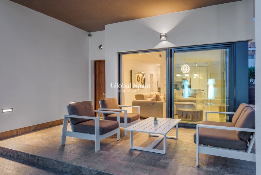 Resale - VILLA -
ORIHUELA COSTA - VILLAMARTÍN