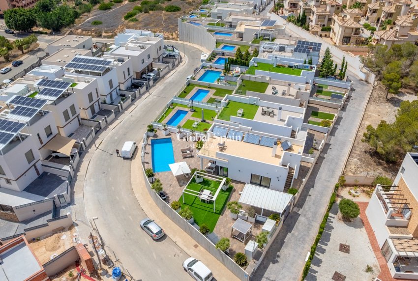 Resale - VILLA -
ORIHUELA COSTA - VILLAMARTÍN