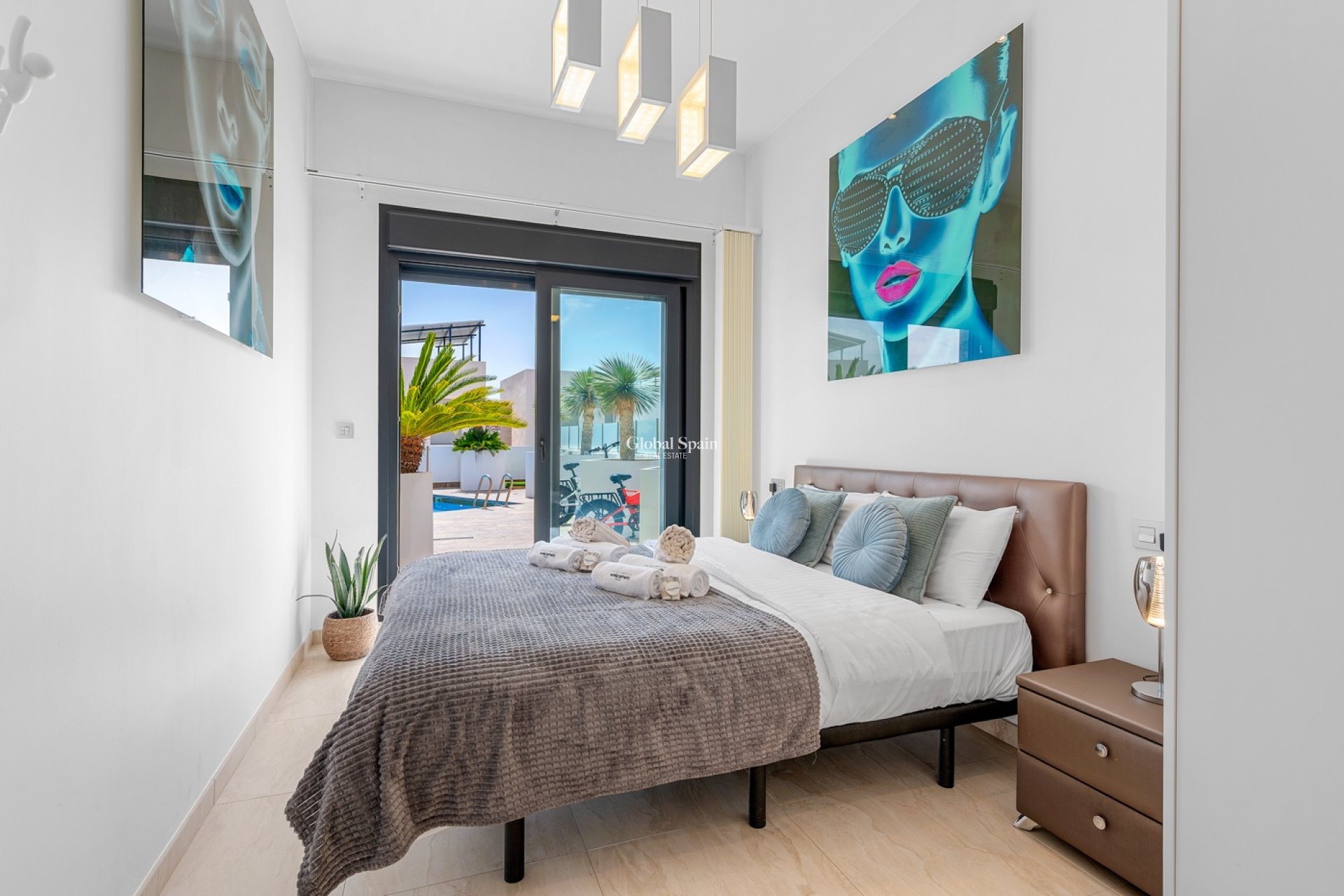 Resale - VILLA -
ORIHUELA COSTA - VILLAMARTÍN