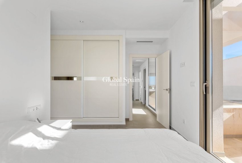 Resale - Villa -
ORIHUELA COSTA - VILLAMARTÍN