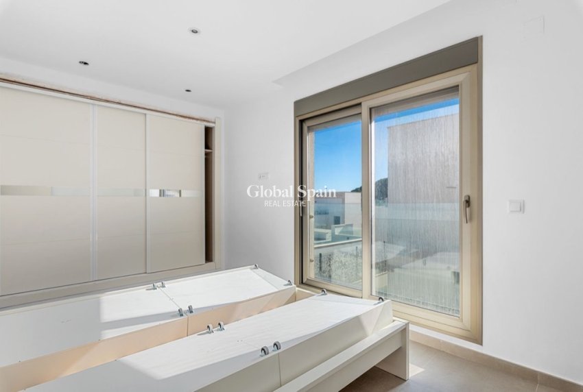 Resale - Villa -
ORIHUELA COSTA - VILLAMARTÍN