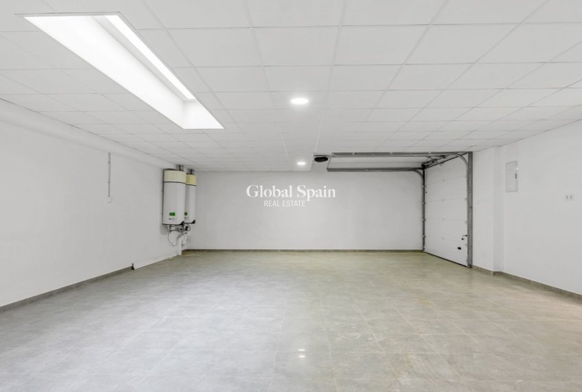 Resale - Villa -
ORIHUELA COSTA - VILLAMARTÍN