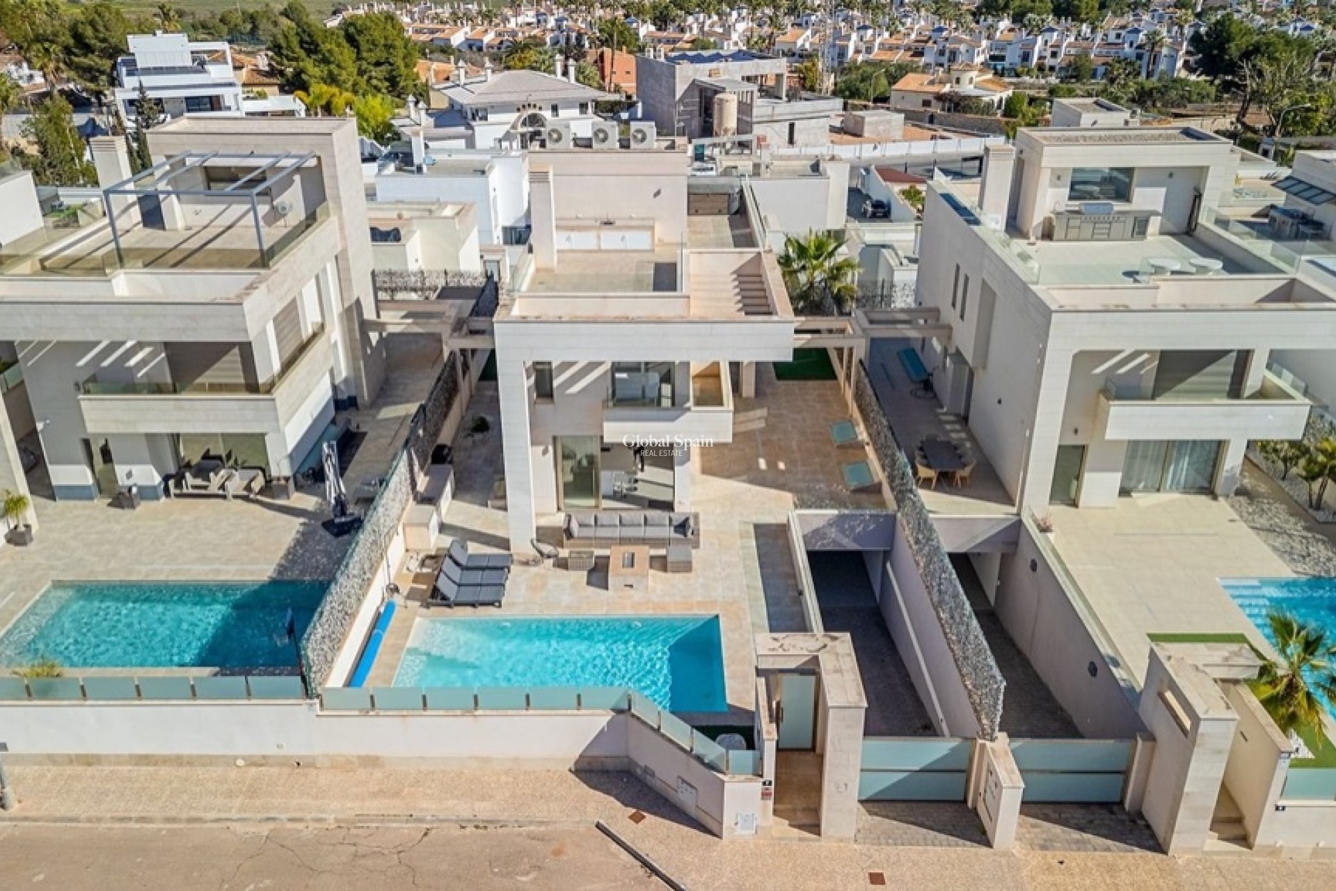 Resale - Villa -
ORIHUELA COSTA - VILLAMARTÍN