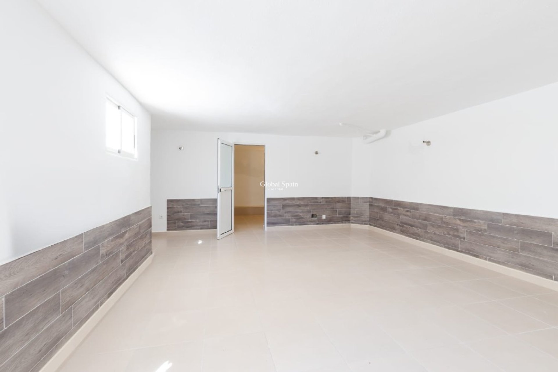 Resale - Villa -
ORIHUELA COSTA - VILLAMARTÍN