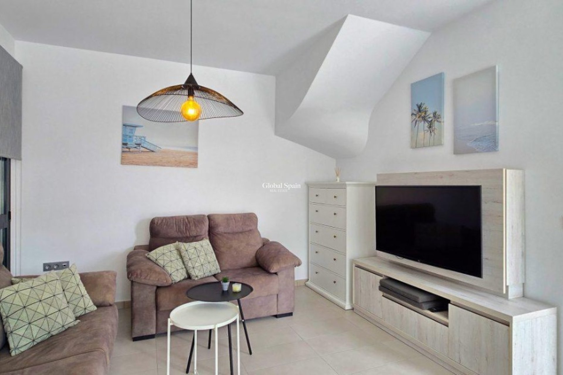 Resale - Villa -
ORIHUELA COSTA - VILLAMARTÍN