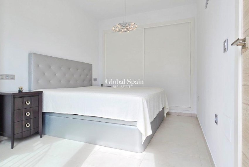 Resale - Villa -
ORIHUELA COSTA - VILLAMARTÍN