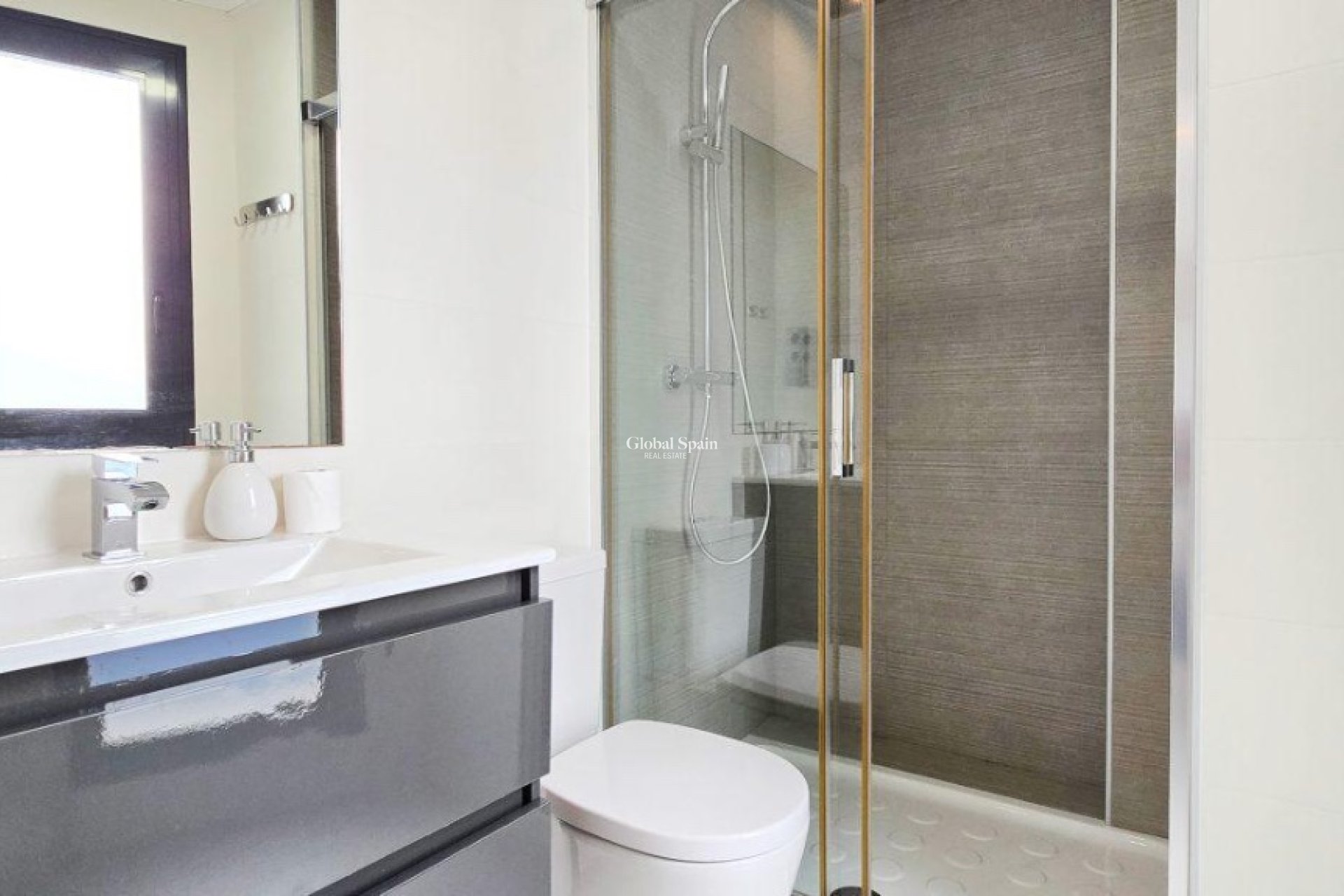 Resale - Villa -
ORIHUELA COSTA - VILLAMARTÍN