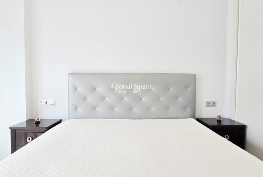 Resale - Villa -
ORIHUELA COSTA - VILLAMARTÍN