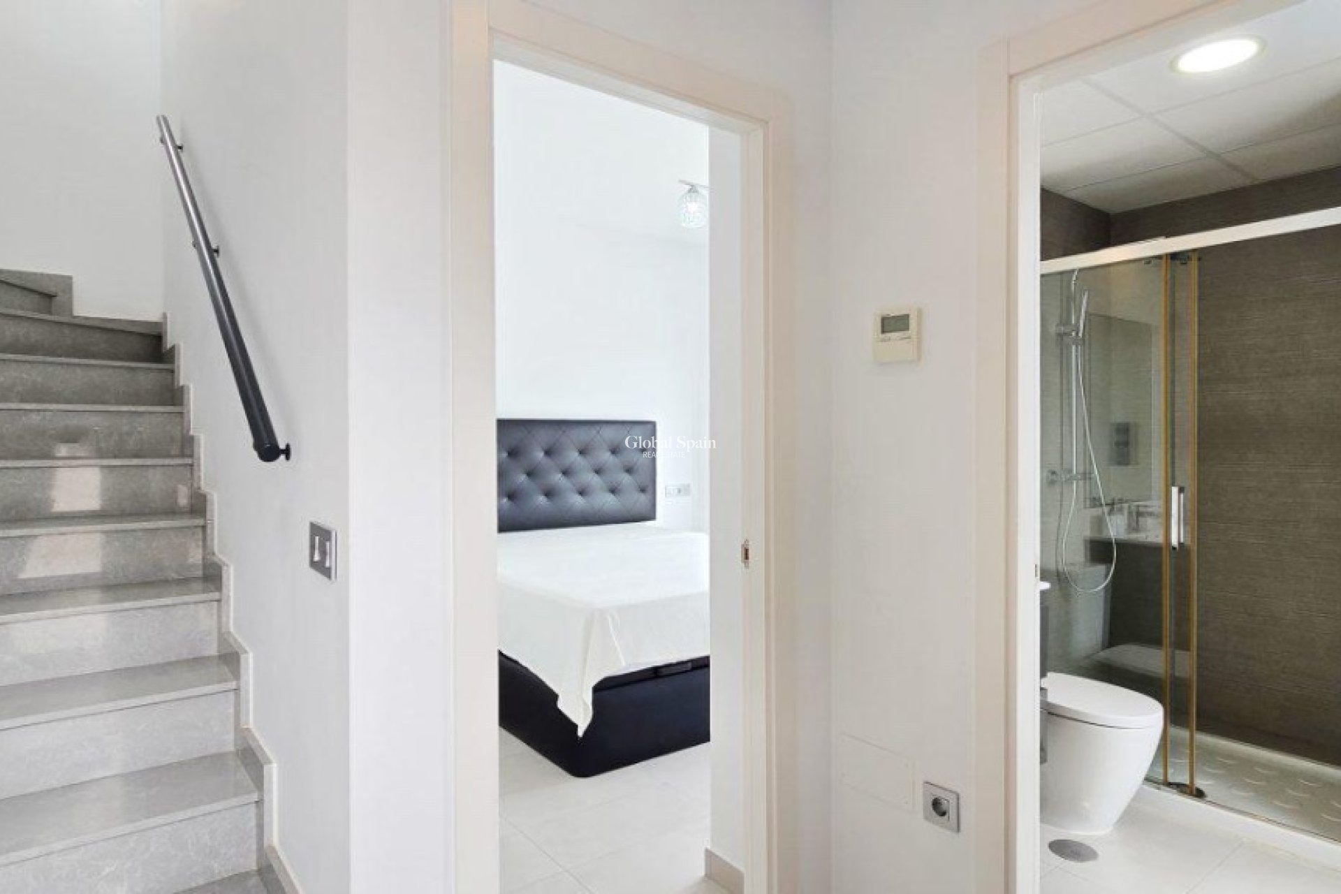 Resale - Villa -
ORIHUELA COSTA - VILLAMARTÍN