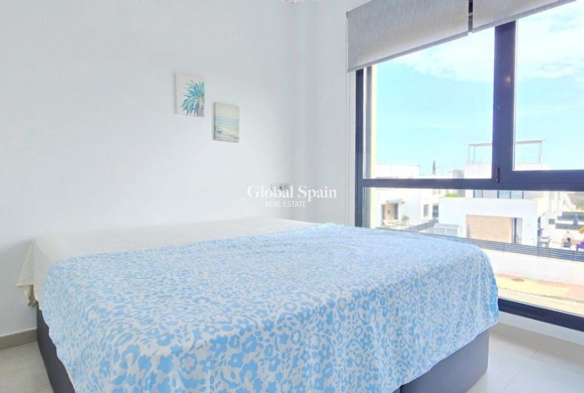 Resale - Villa -
ORIHUELA COSTA - VILLAMARTÍN